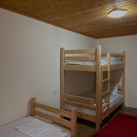 בראט Teo'S Guest House מראה חיצוני תמונה