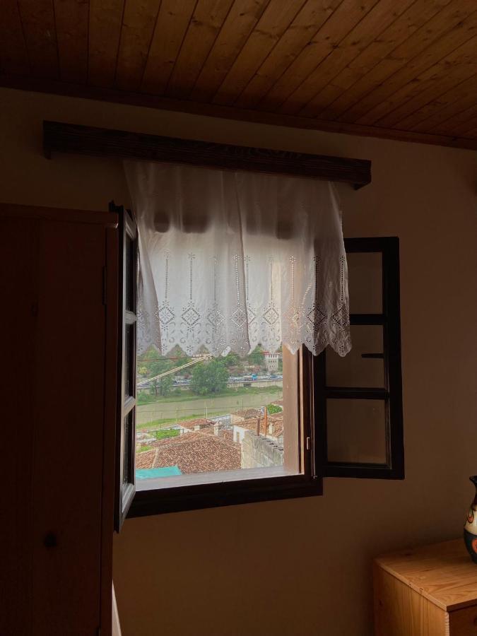 בראט Teo'S Guest House מראה חיצוני תמונה