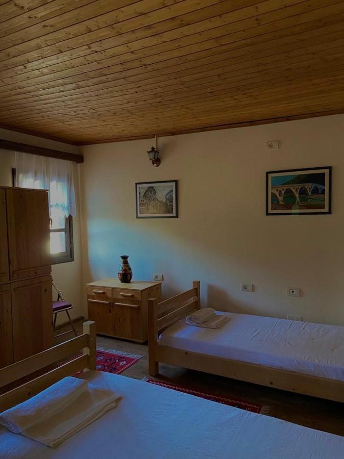 בראט Teo'S Guest House מראה חיצוני תמונה