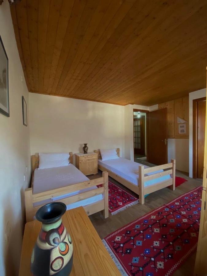 בראט Teo'S Guest House מראה חיצוני תמונה