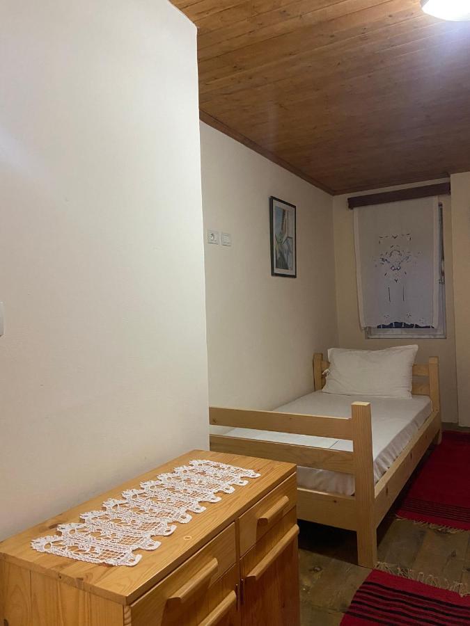 בראט Teo'S Guest House מראה חיצוני תמונה