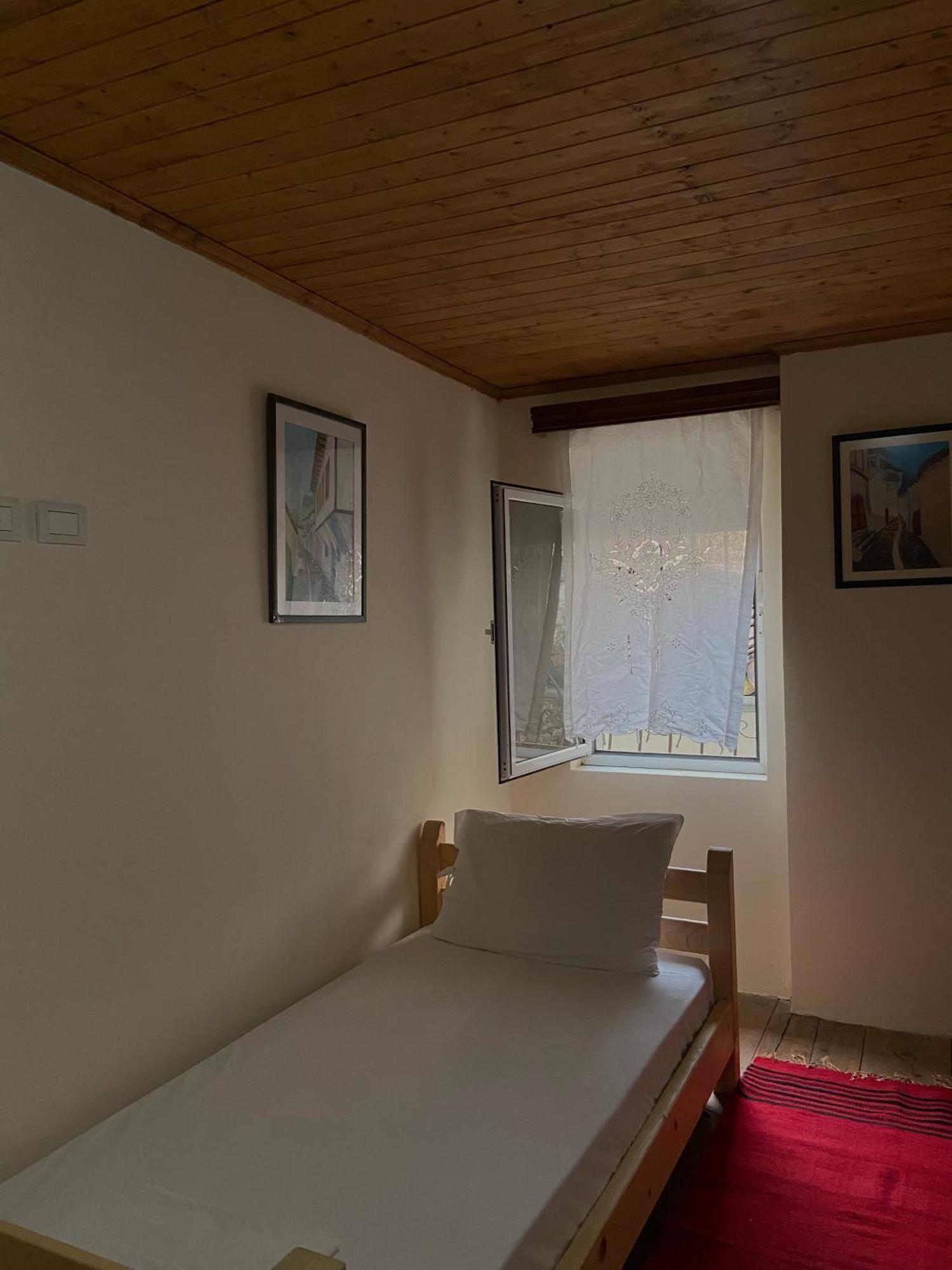 בראט Teo'S Guest House מראה חיצוני תמונה