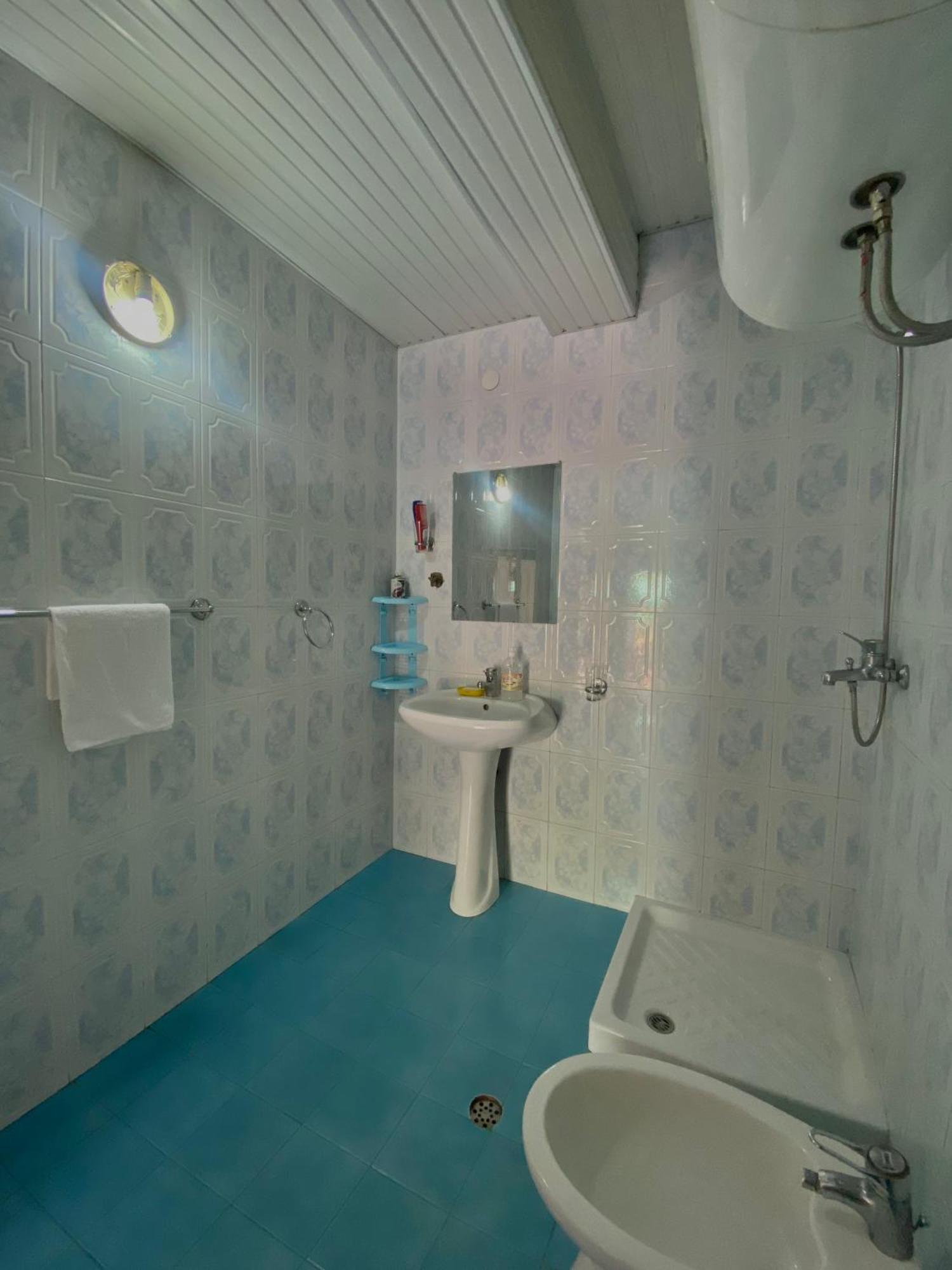 בראט Teo'S Guest House מראה חיצוני תמונה