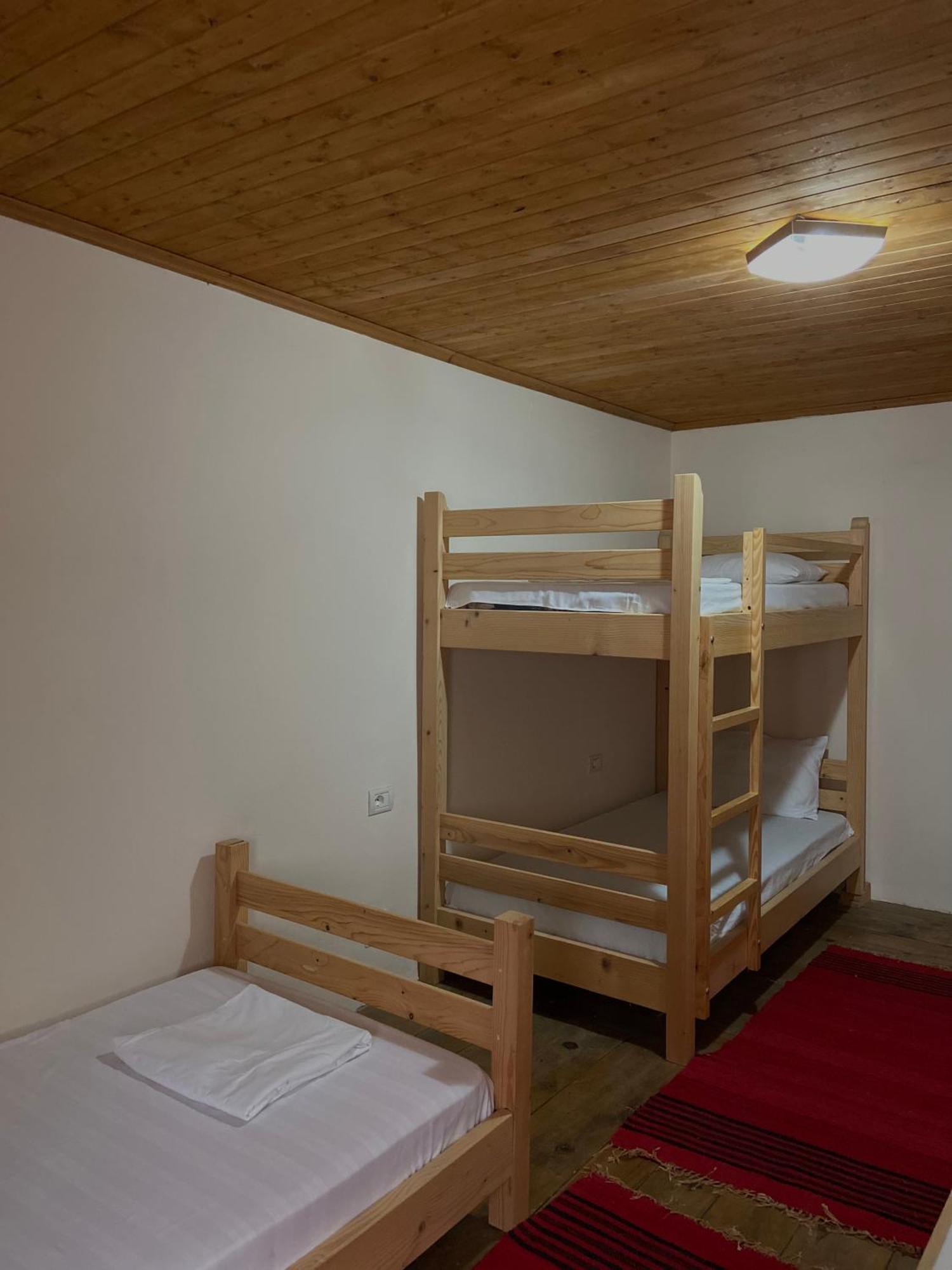 בראט Teo'S Guest House מראה חיצוני תמונה