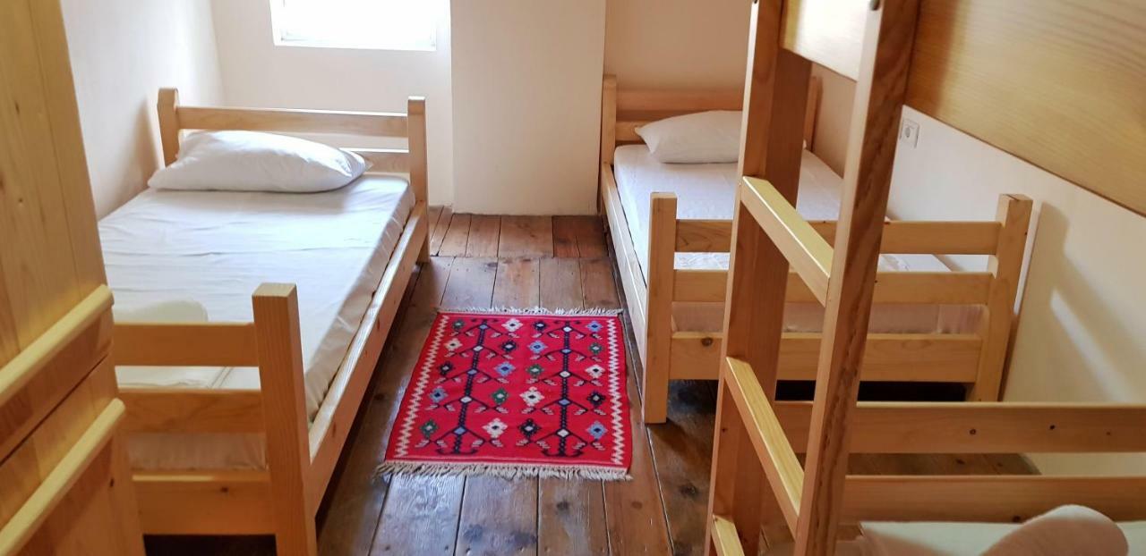 בראט Teo'S Guest House מראה חיצוני תמונה